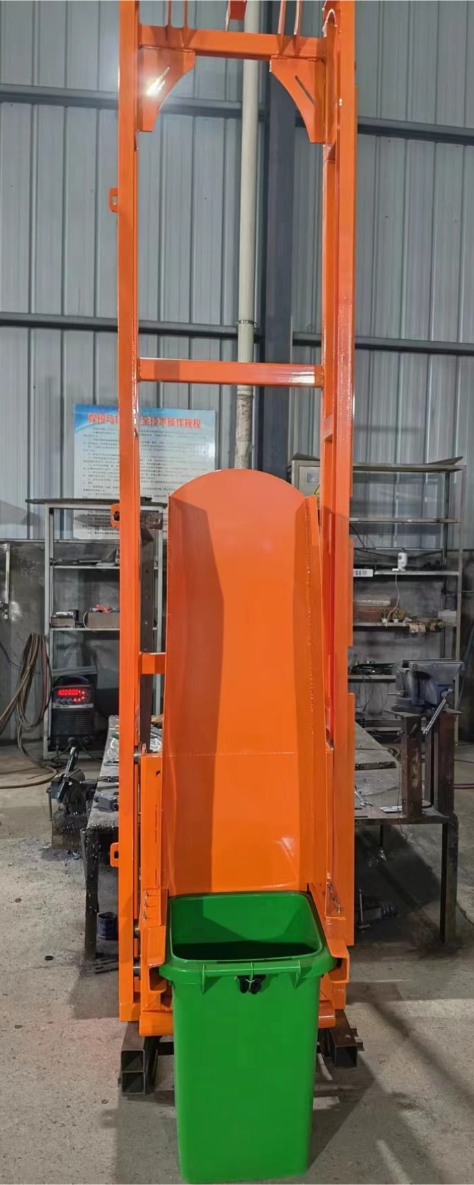 门头沟2.8米高定制挂靠式垂直提升设备垃圾桶提升机